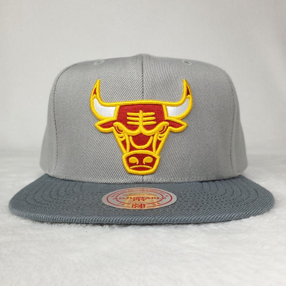 Chicago Bulls Mitchell & Ness NBA Snapback Hat Cap Red Yellow 3D Logo Gray NWT - Picture 2 of 9